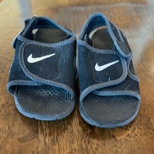 Nike boys sandles